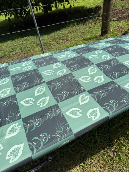 Waterproof 6ft fitted table cover