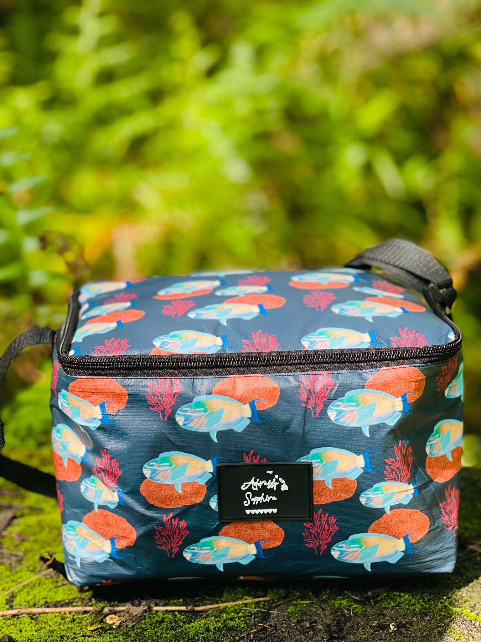 Splash proof mini cooler