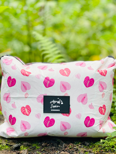 Splash proof insulated pouch bag