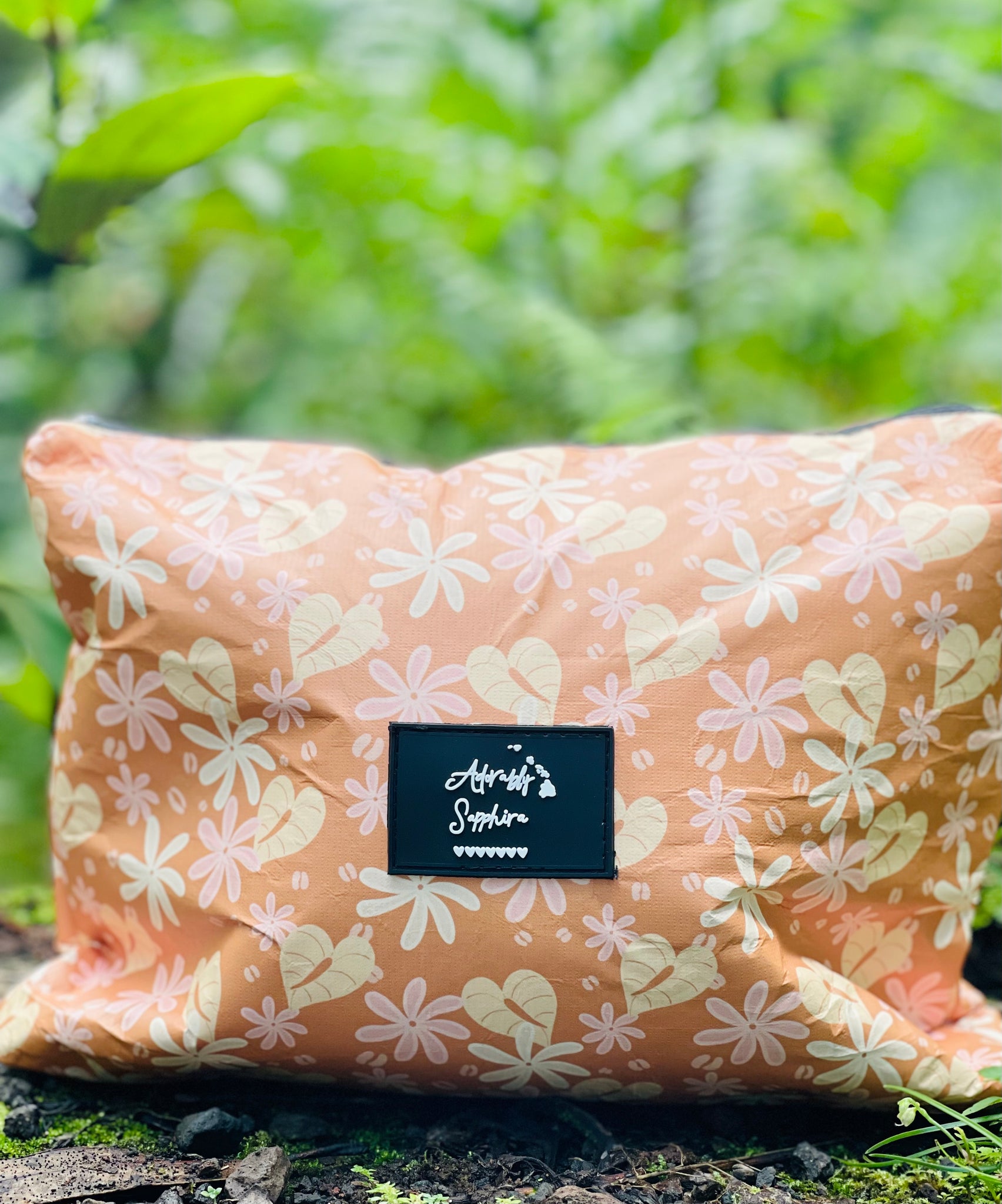 Splash proof insulated pouch bag